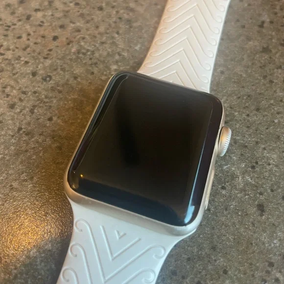 Apple Watch series 2 - Picture 2 of 4